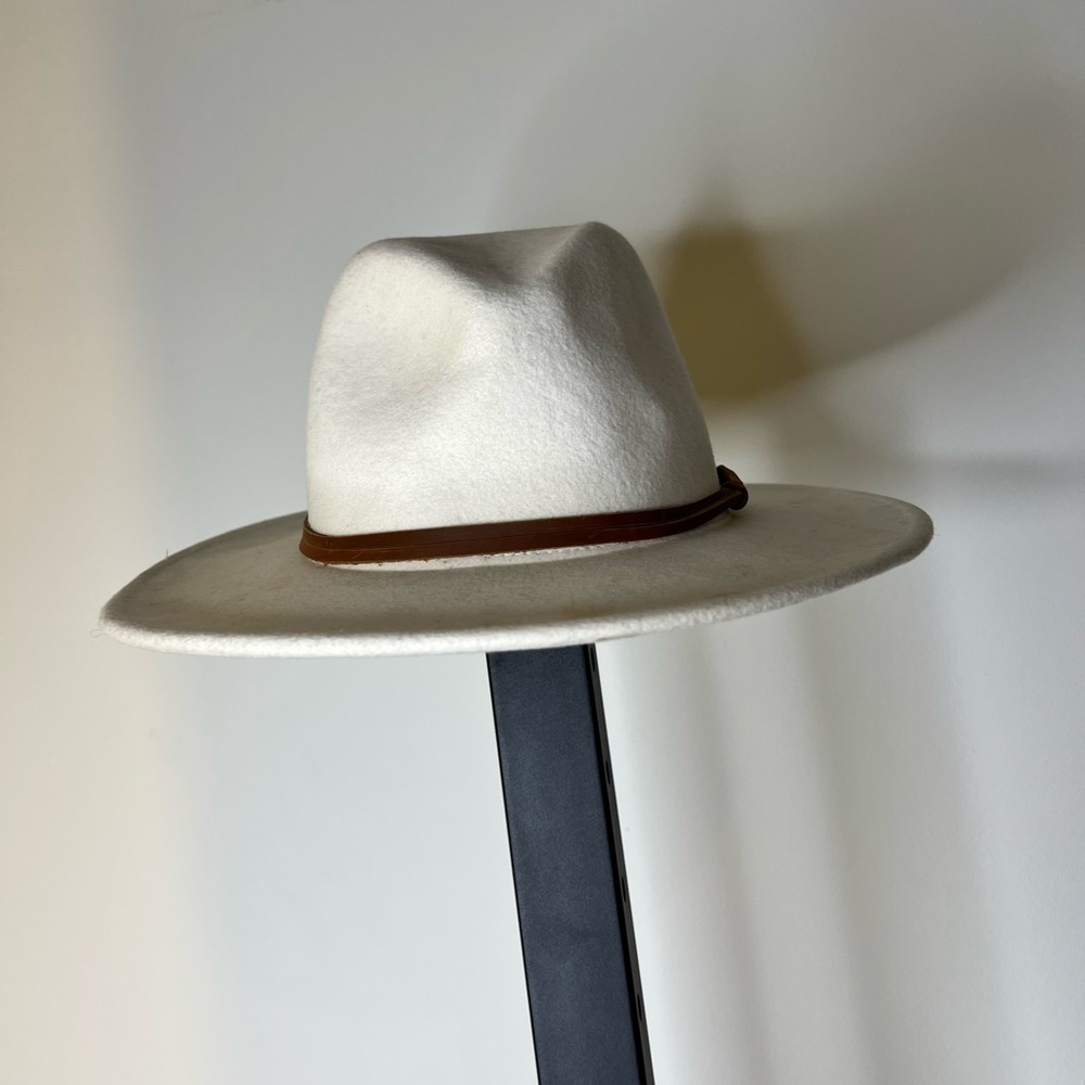 Felt hat with brown accent